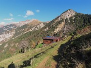 PIZZO BADILE (2044 m) ad anello colorato d’autunno da Piazzatorre-28ott24- FOTOGALLERY